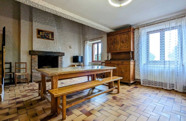 Cozy Nature Retreat Near La Chaise-Dieu with Spacious Garden & Child-Friendly Amenities