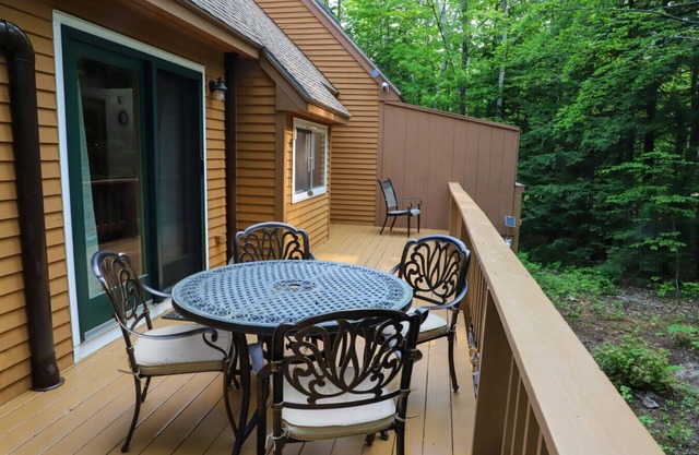 Cozy New Hampshire Retreat Near Attitash Mountain