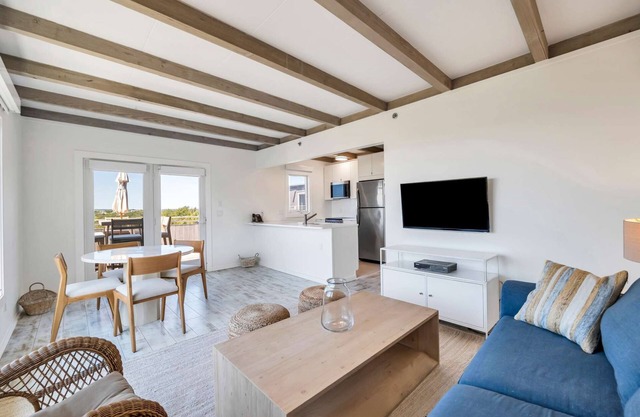 Cozy Pad 2BR Beachside Home | TennisPoolFreePKG