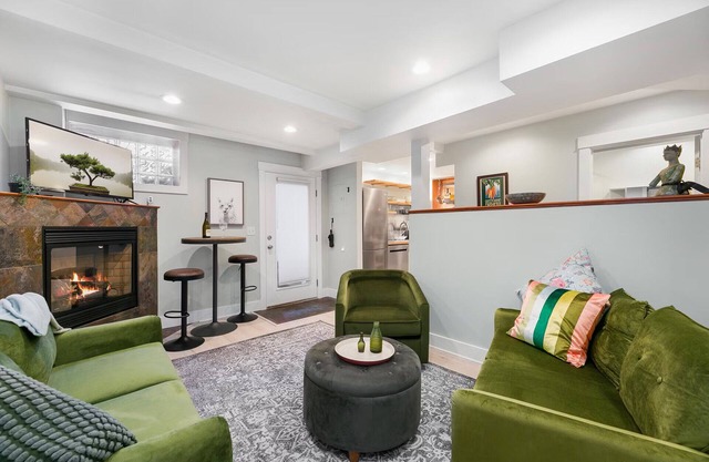 Cozy, Pet Friendly Apartment Close to Pike Place Market, Space Needle, & more!