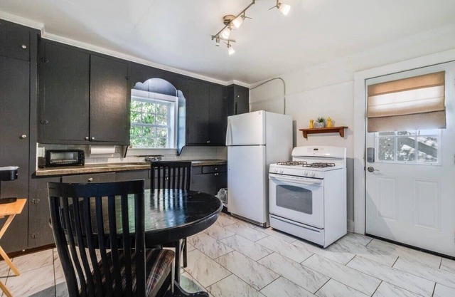 Cozy Private Bedroom in Central Lafayette Shared Home