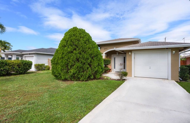Cozy, Quiet 3 Bedroom Home near downtown Delray Beach. No Pets