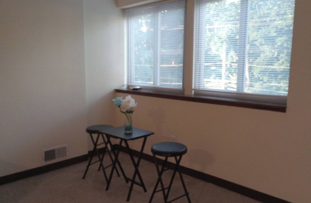 Cozy quiet place for short term or long term close to shopping areas.