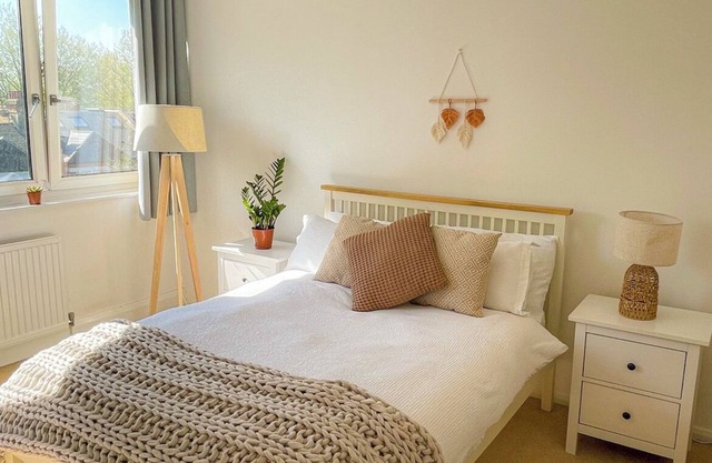 Cozy Relaxing 3 Bed Apartment - 25 mins to Central London