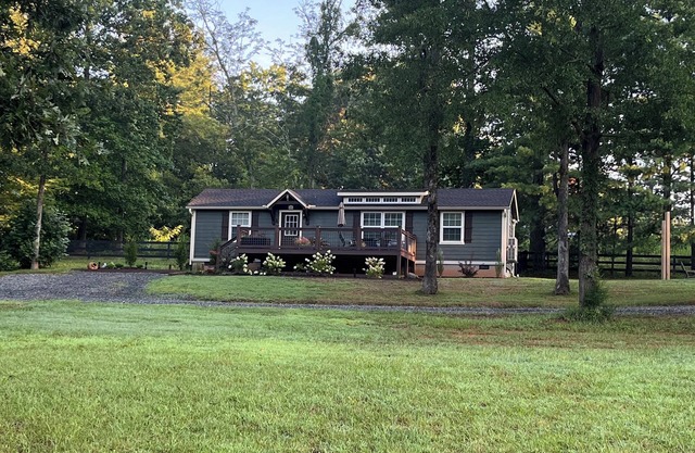 Cozy retreat located in the heart off the TIEC nAnd the blue ridge mountains!
