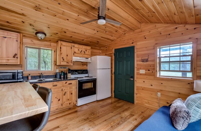 Cozy Rustic Cabin - 1000 Islands Getaway