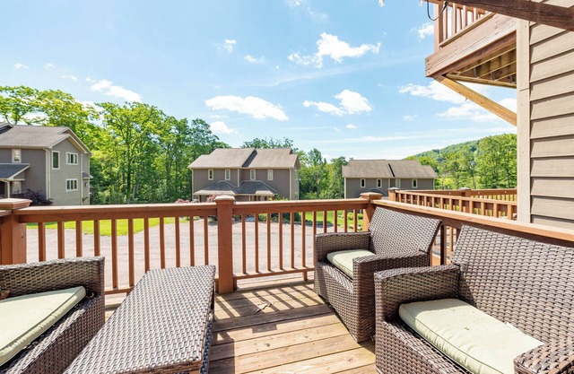 Cozy Rustic Duplex w/Hot Tub, Fireplace & Views