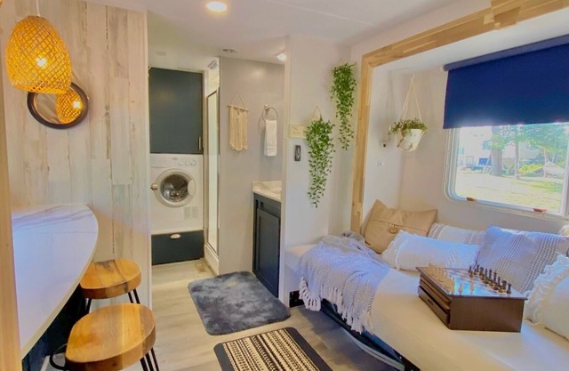 Cozy RV with 1 bedroom in enchanting Cape Charles