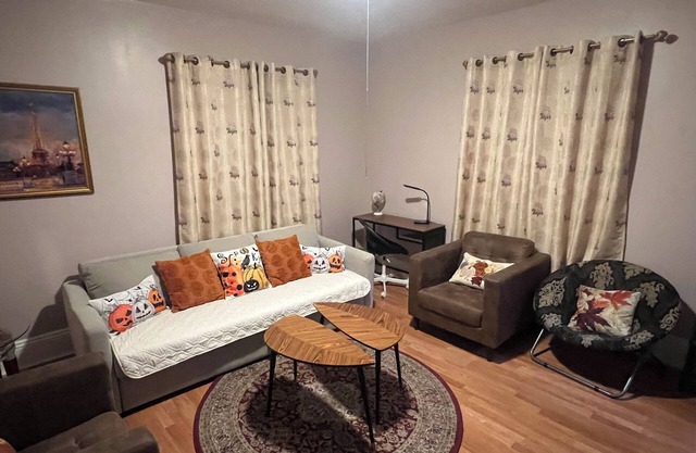 Cozy Salem Getaway. Historic Home Near All the Sights