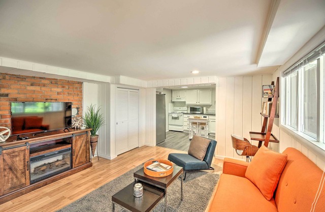 Cozy Seattle Apt w/Patio: Walk to Lake Washington