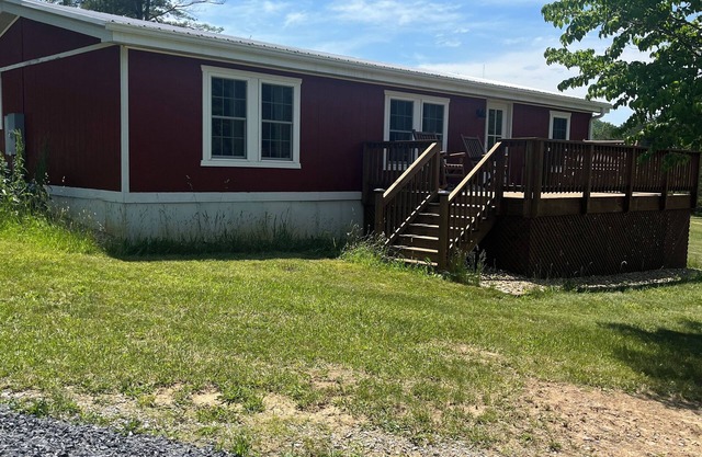Cozy, secluded, 3-bedroom cabin in the foothills of the Blue Ridge.