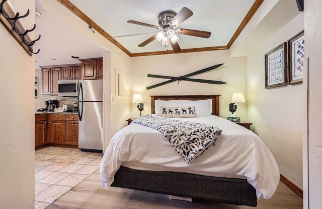 Cozy Ski-In/Out Studio In Building 4 | Kitchen | Dog Friendly