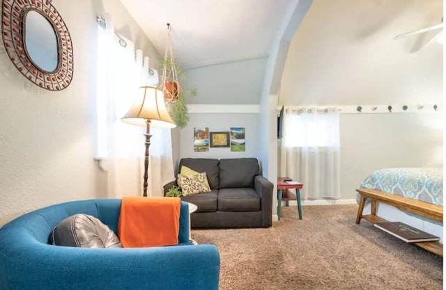 Cozy Solar Cottage on the West Side