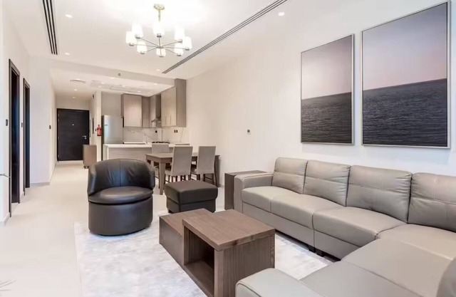 Cozy & Spacious 2 BHK Downtown