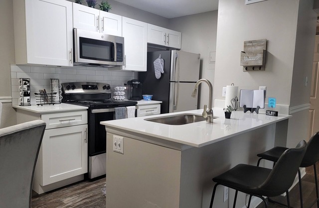 Cozy Spot close to Uptown QC!