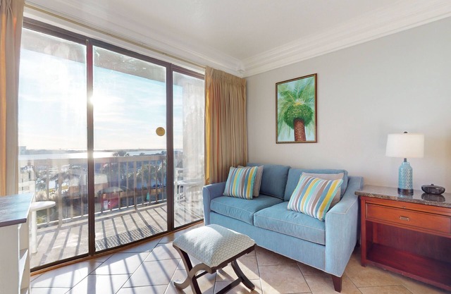 Cozy studio condo with water views, pools & amazing location