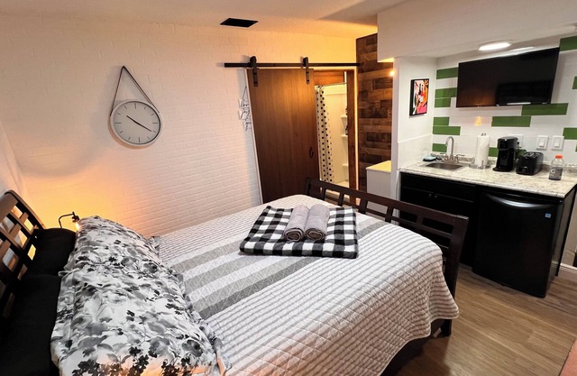 Cozy studio close to Orlando Airport with AC, WiFi