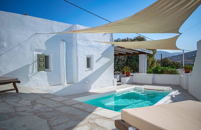 Cozy studio for 2 guests with 1 child or 3 adults - walking distance to beach