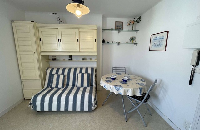 Cozy Studio 20m from the Beach - Sleeps 2