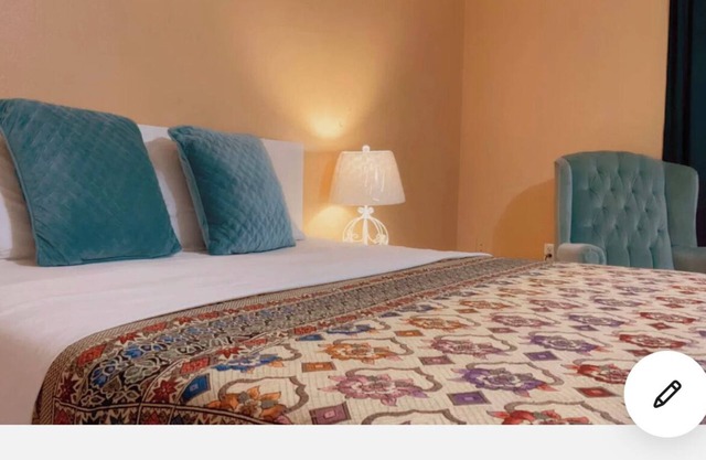 Cozy studio in enjoyable Jacksonville with WiFi, AC