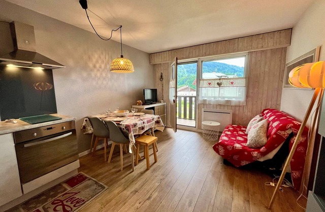 Cozy Studio in Samoëns Village Center - Balcony, Parking, Pet-Friendly
