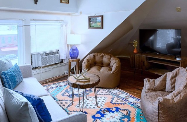 Cozy Studio in the Highlands, KY!