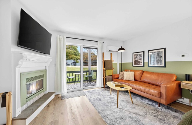 Cozy Studio Near Holiday Valley & Village