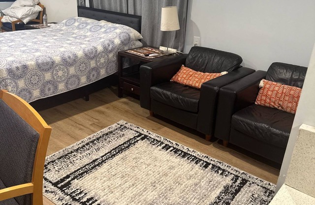 Cozy studio with AC in charming Brea