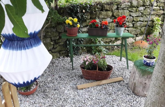 Cozy Studio with access to garden/terrace; peaceful area 2.2 km from the town