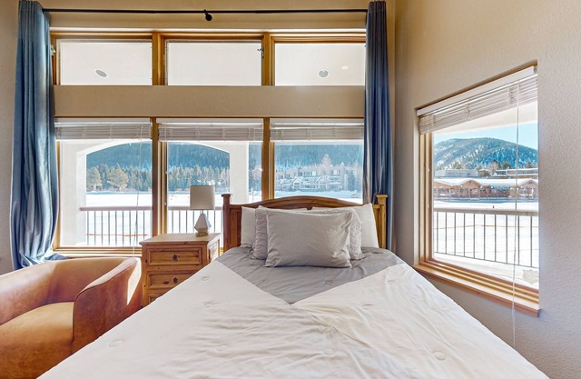 Cozy Studio with Lake and Mountain Views, Ski Access, Bike Trails, and Hot Tub