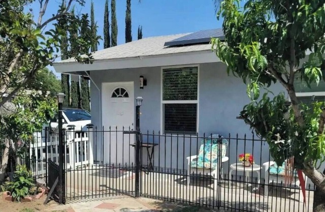 Cozy studio with private entrance in quiet neighborhood. Pet-Friendly.