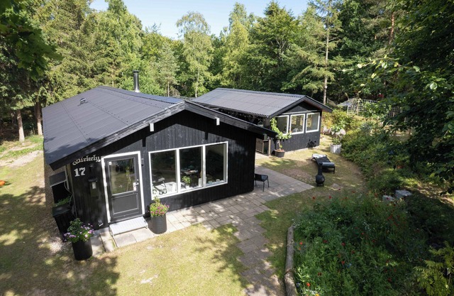 Cozy summerhouse in an incredibly scenic location