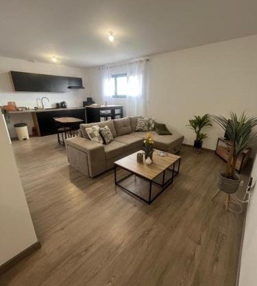 Cozy T2 chaleureux neuf appartement 15 Min proche de la mer