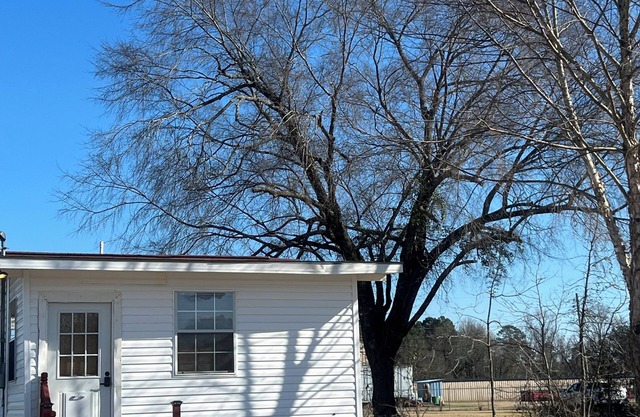 Cozy Tiny Home In Campground with AC and WiFi in Texarkana TX