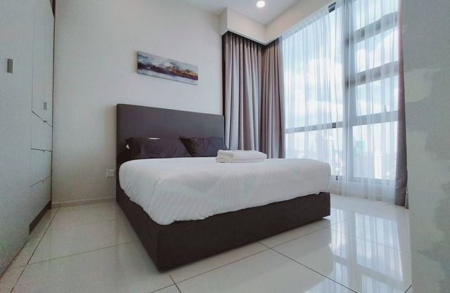 Cozy top suite Infinity pool 500m MRT/Bkt Bintang