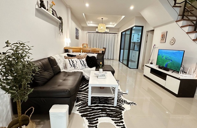 Cozy townhome/2km to Airport , 10 Mins to Nimman,Old Town/sleep 10