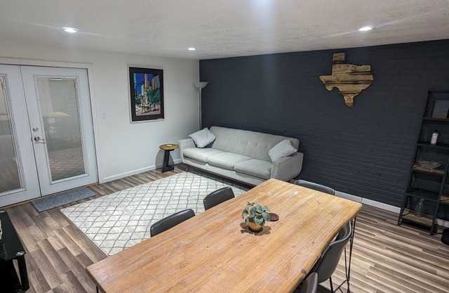 Cozy townhome with 4 beds for 5 guests, full bath, kitchen, living room & patio!