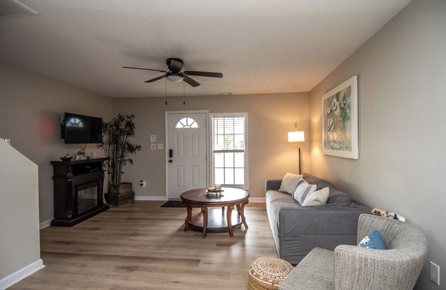 Cozy Townhouse; Close to Military Bases & Beaches