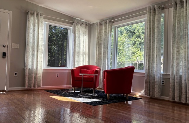 Cozy unit with private entrance in Silver Spring next to Brookside Garden Park
