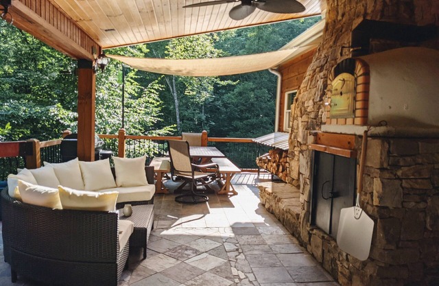 Cozy up at Lake Keowee, Discounted rates into September!