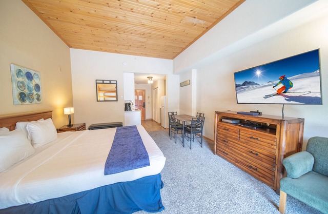 Cozy Updated Studio with a Central Location!