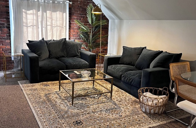 Cozy upstairs unit in Cape Girardeau