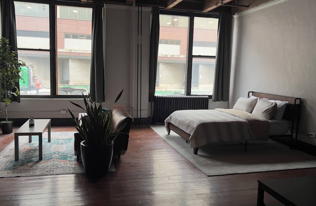 Cozy urban loft minutes from downtown Detroit