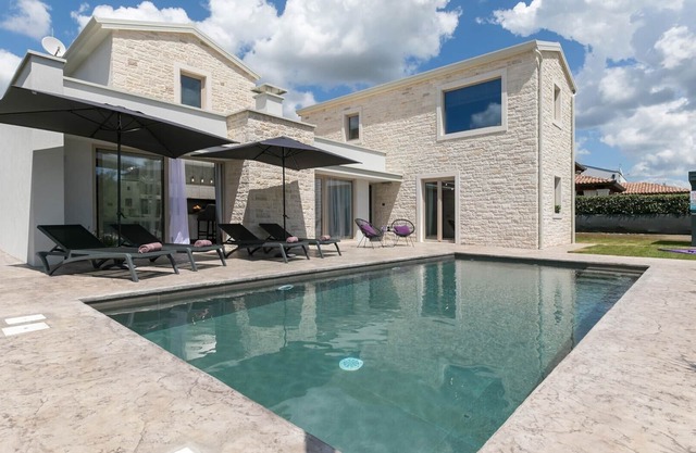 Cozy Villa Lavanda with a pool