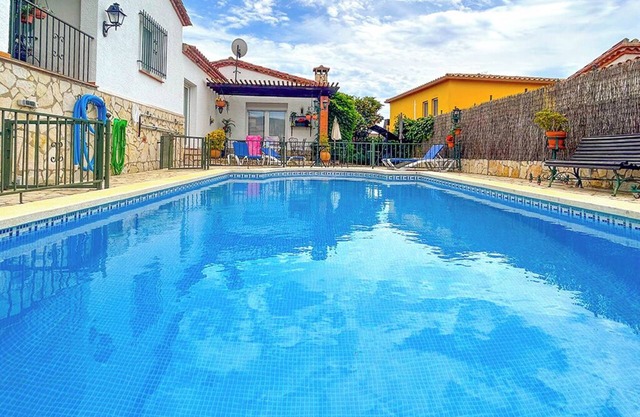 Cozy villa with pool and large garden. offer 01/06-08/06/19