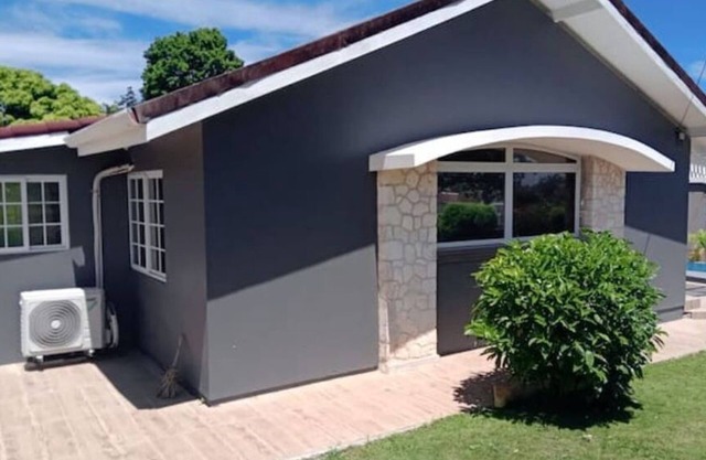 Cozy Villa with Private Pool and Private Beach access included