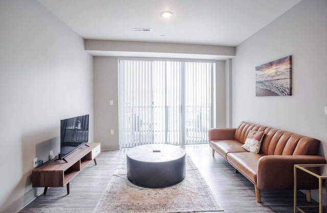 CozySuites at the Banks gym, pool 12