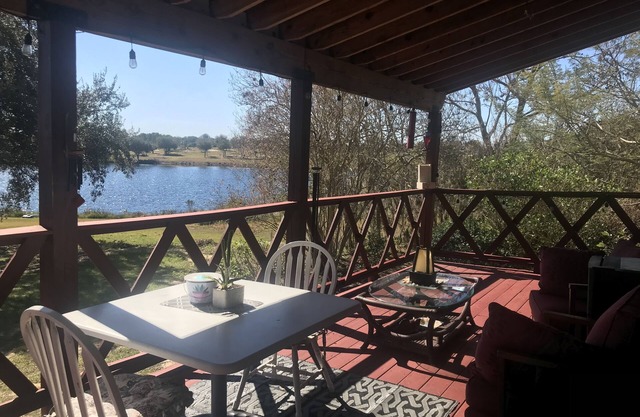 Cracker country cottage w/lake view surrounded by groves