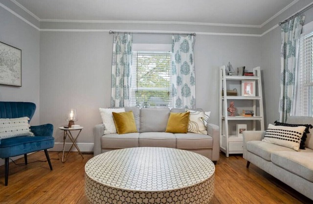 Craftsman @ Cherrydale- Walk to Swamp Rabbit GVL