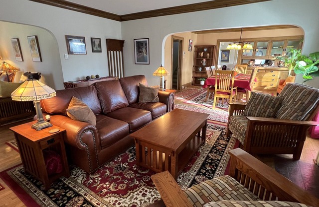 Craftsman Home near Tacoma Dome, Convention Center & Transit